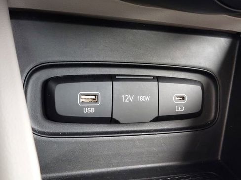 Used 2025 Hyundai Venue SEL FWD image 24