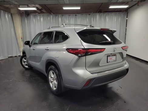 Used 2023 Toyota Highlander L FWD image 6