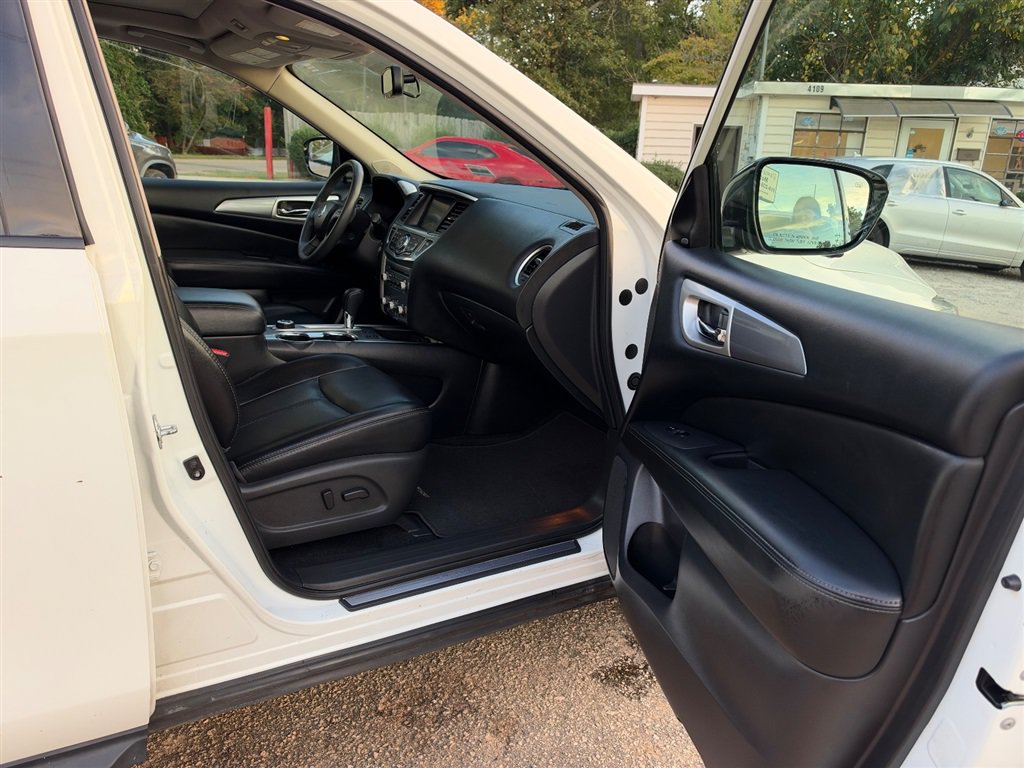 Used 2017 Nissan Pathfinder SL w/ SL Premium Package AWD/4WD image 14