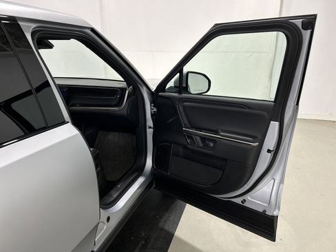 Used 2024 Rivian R1T Adventure AWD/4WD image 18