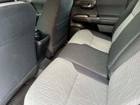 Used 2022 Toyota Tacoma TRD Off-Road w/ Technology Package image 4