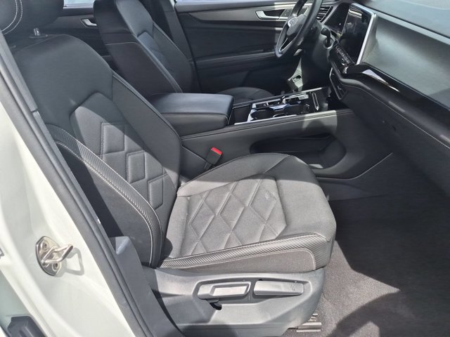 Used 2025 Volkswagen Atlas Cross Sport SE FWD image 30