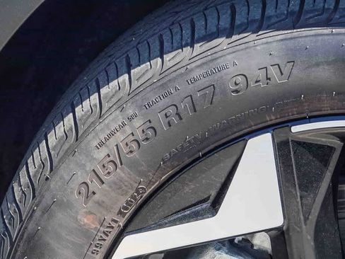 Certified 2024 Kia Seltos EX image 10