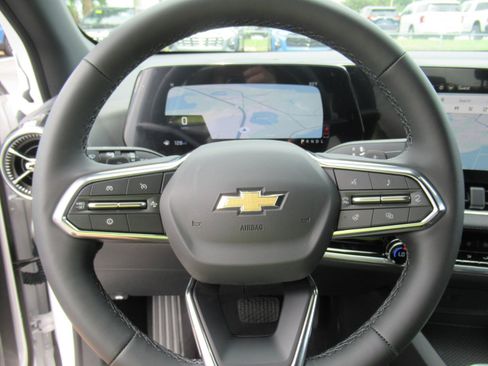 Used 2026 Chevrolet Equinox LT w/ Convenience Package II FWD image 22