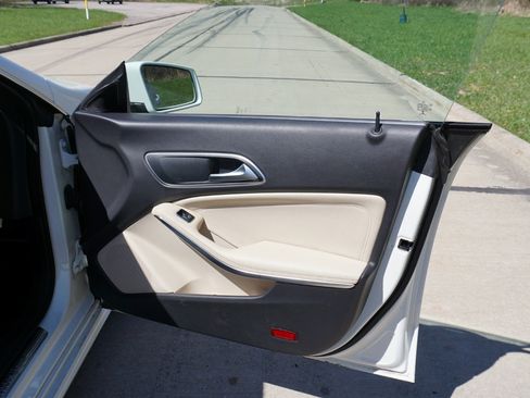 Used 2015 Mercedes-Benz CLA 250 4dr Sdn CLA 250 FWD image 23