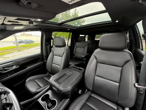 Used 2023 Chevrolet Suburban Z71 w/ Luxury Package AWD/4WD image 16