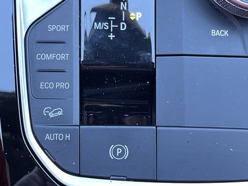 Used 2025 BMW X4 xDrive30i image 9