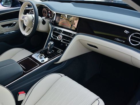 Used 2023 Bentley Flying Spur Azure AWD/4WD image 4
