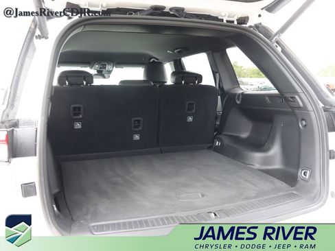 Used 2025 Jeep Grand Cherokee Altitude AWD/4WD image 15