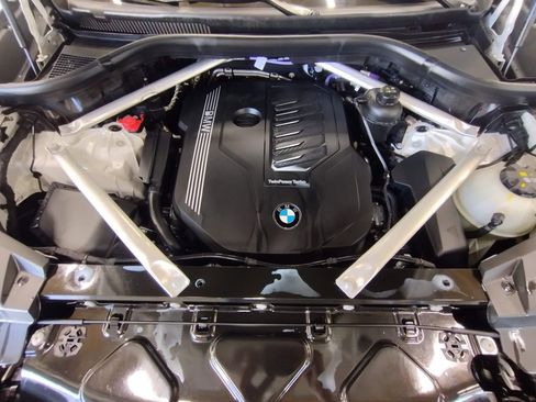 Used 2023 BMW X5 xDrive40i w/ M Sport Package AWD/4WD image 8