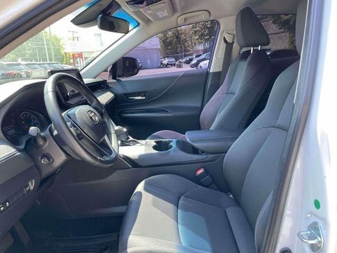 Used 2023 Toyota Venza LE AWD/4WD image 15