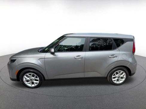 Used 2025 Kia Soul LX w/ LX Technology Package FWD image 7
