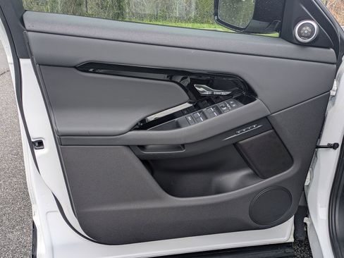 Used 2024 Land Rover Range Rover Evoque Dynamic SE image 20