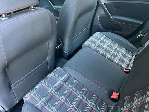 Used 2018 Volkswagen GTI SE image 9