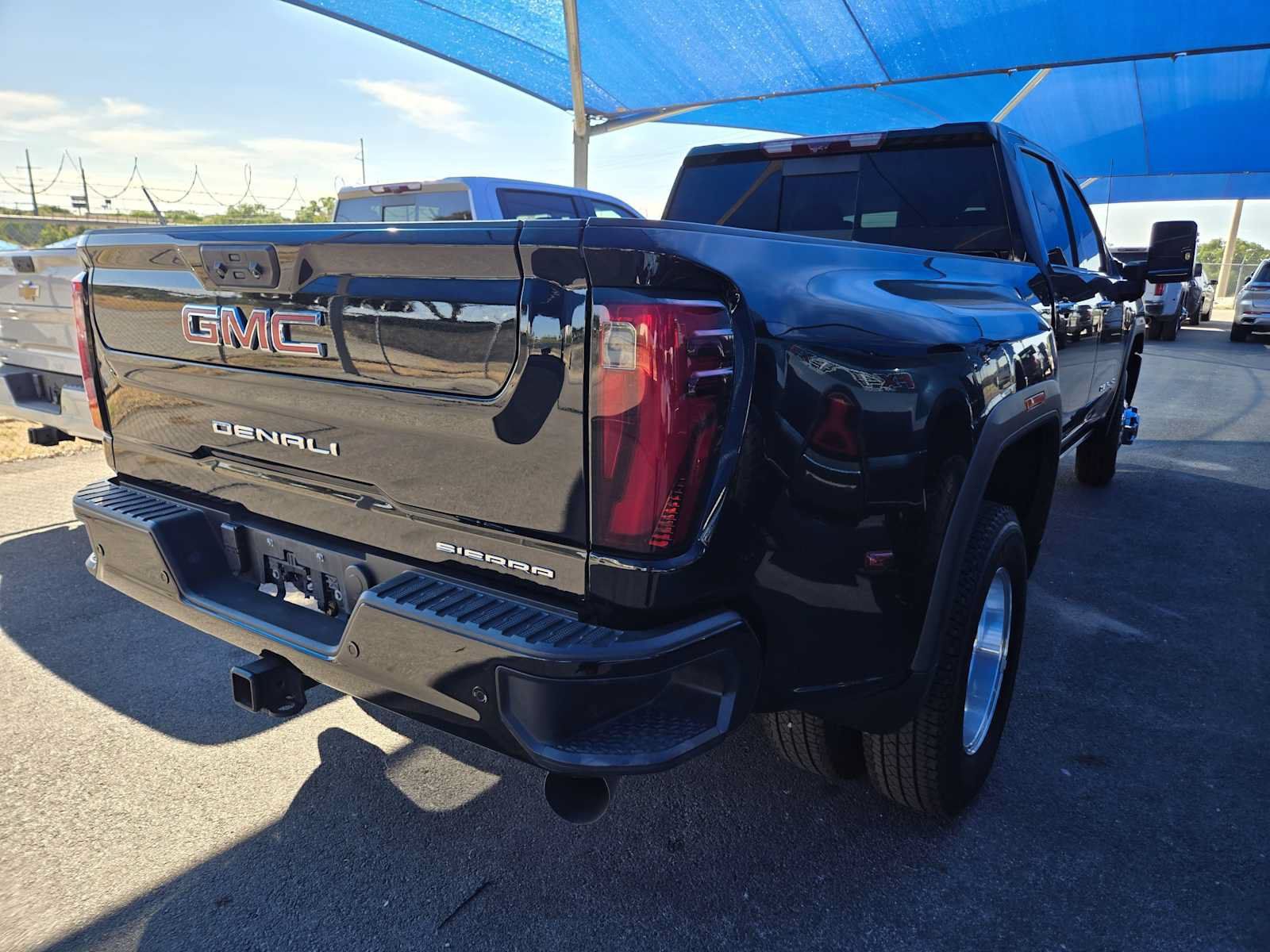 Used 2024 GMC Sierra 3500 Denali w/ Denali Reserve Package AWD/4WD image 4