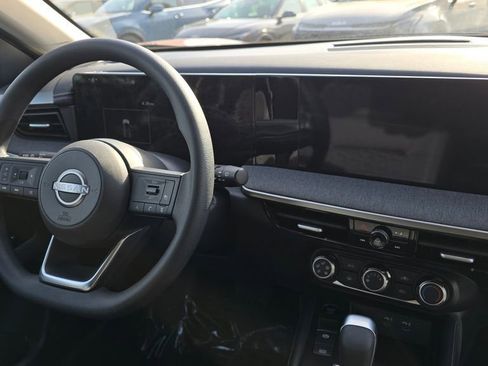 Used 2025 Nissan Kicks SV w/ Charging Package AWD/4WD image 11