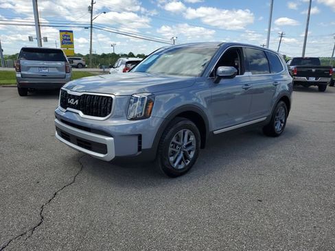 Used 2025 Kia Telluride LX FWD image 2