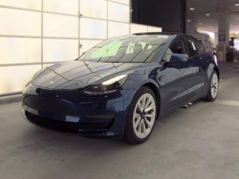 Used 2021 Tesla Model 3 Standard Range Plus RWD image 1