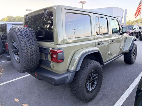 Used 2025 Jeep Wrangler Unlimited Rubicon AWD/4WD image 4