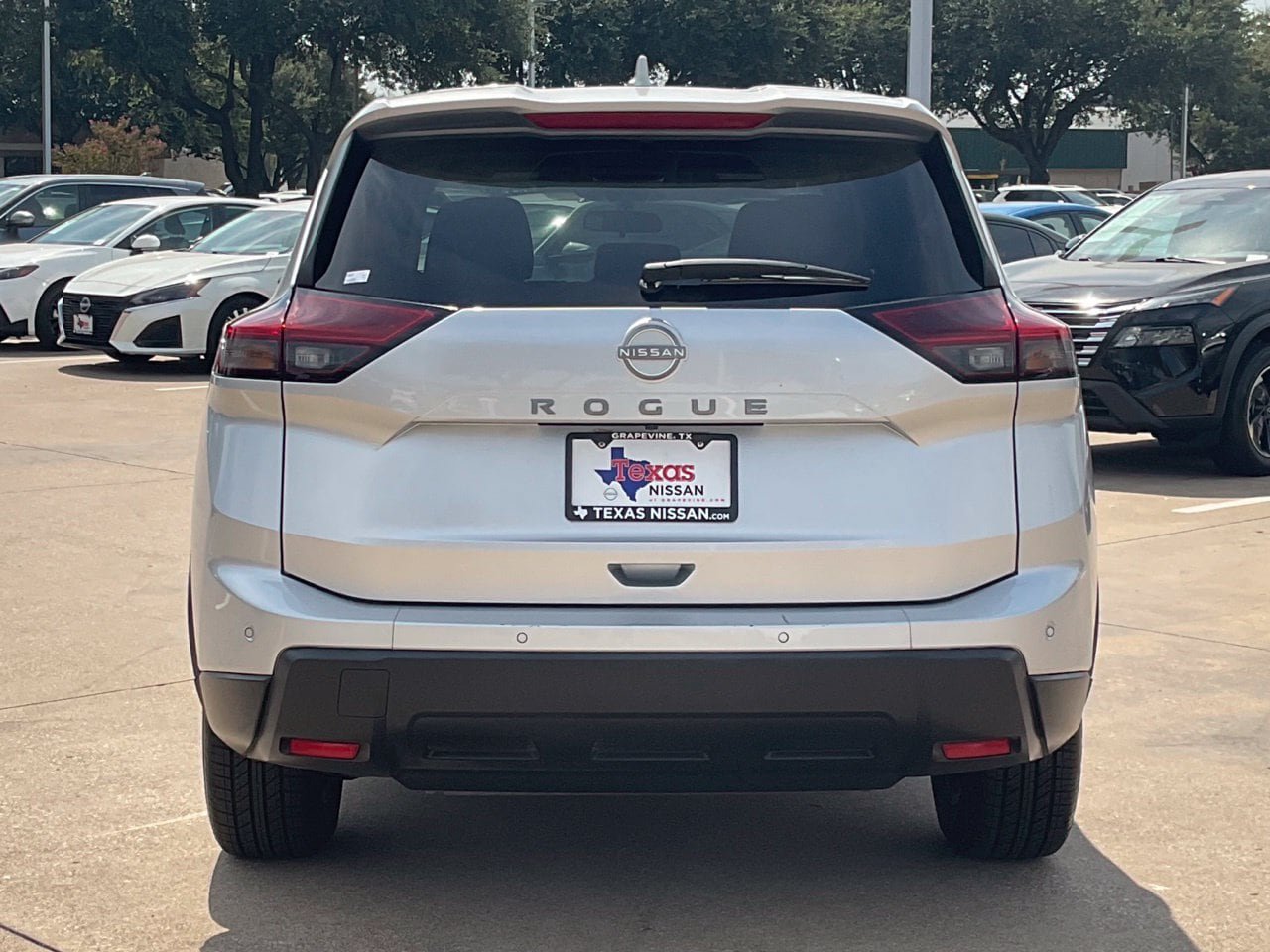 Used 2025 Nissan Rogue SV FWD image 5