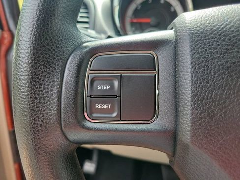 Used 2012 Dodge Grand Caravan SXT FWD image 15