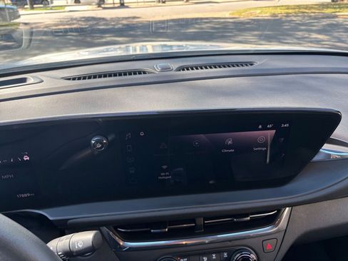 Used 2025 Buick Envista Preferred image 36