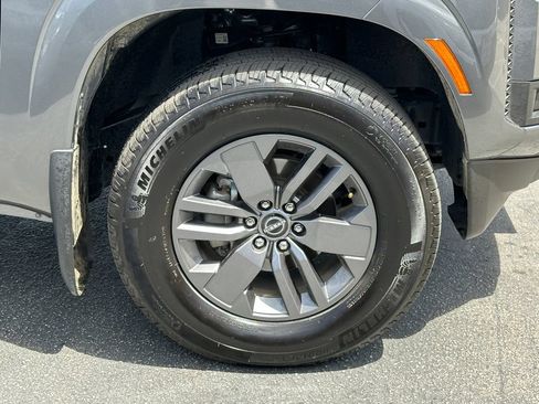 Used 2025 Nissan Frontier SV w/ Tow Package AWD/4WD image 15