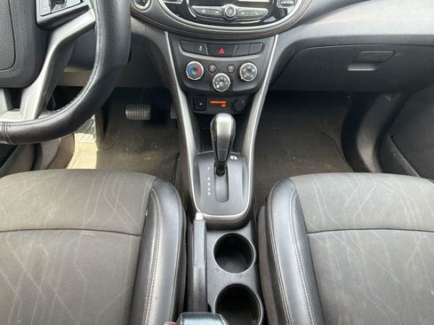 Used 2019 Chevrolet Trax LT w/ LT Convenience Package FWD image 16
