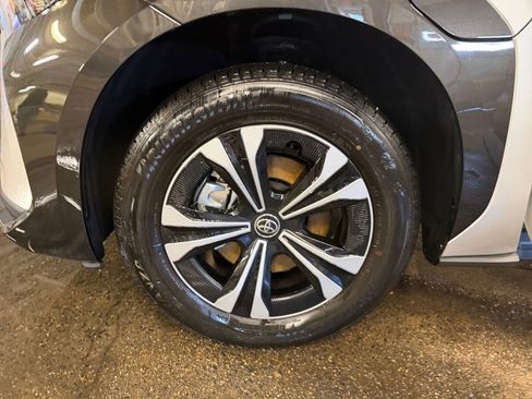 Used 2023 Toyota bZ4X XLE w/ Weather Package image 31