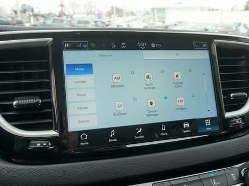 Used 2024 Chrysler Pacifica Touring-L image 16