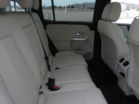 Used 2023 Mercedes-Benz GLB 250 4MATIC image 12