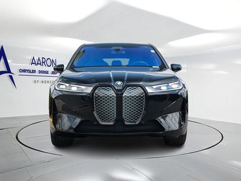 Used 2024 BMW iX xDrive50 w/ Sport Package AWD/4WD image 4