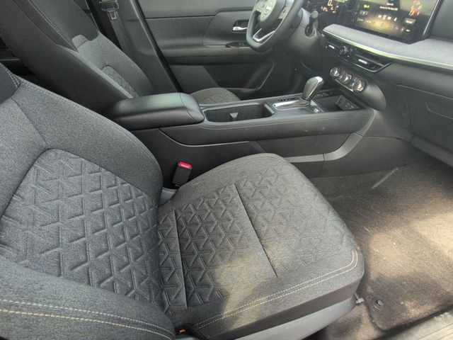 Used 2025 Nissan Kicks SV FWD image 18