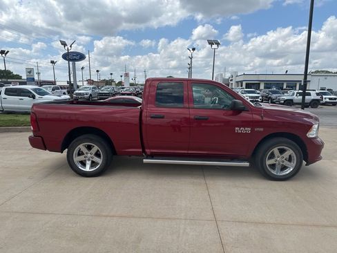 Used 2015 RAM 1500 Express RWD image 28