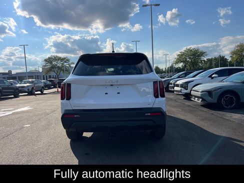 Used 2023 Kia Sorento LX AWD/4WD image 4