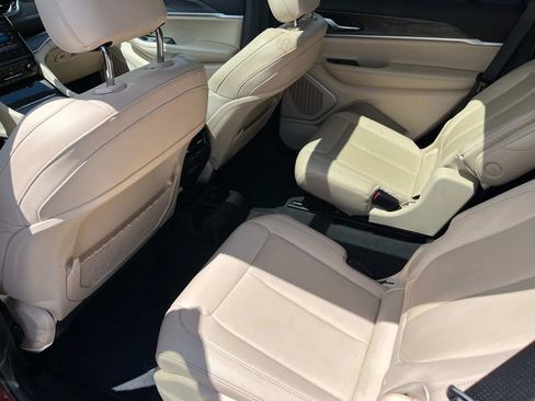 Used 2022 Jeep Grand Cherokee L Limited image 19