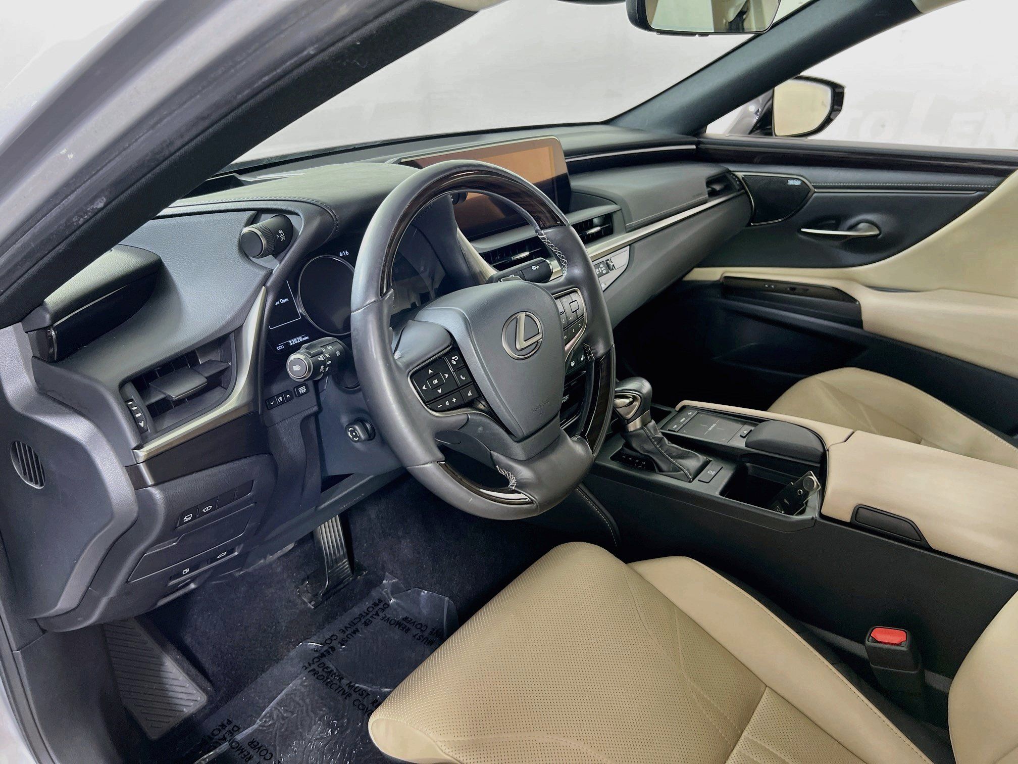 Used 2019 Lexus ES 350 Ultra Luxury w/ Accessory Package 2 FWD image 9