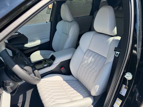 New 2025 Mitsubishi Outlander AWD image 24