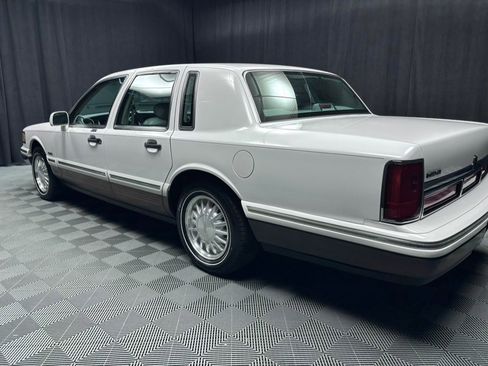 Used 1997 Lincoln Town Car Signature image 19