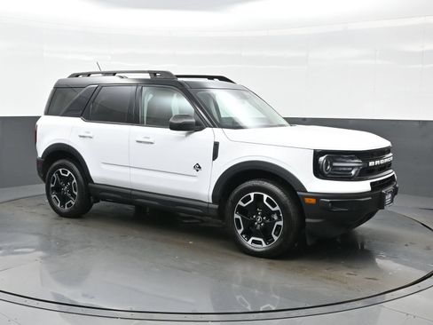 Used 2023 Ford Bronco Sport Outer Banks w/ Tech Package AWD/4WD image 8