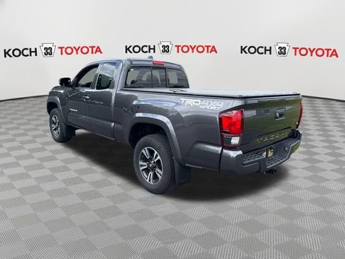 Used 2018 Toyota Tacoma TRD Sport AWD/4WD image 6