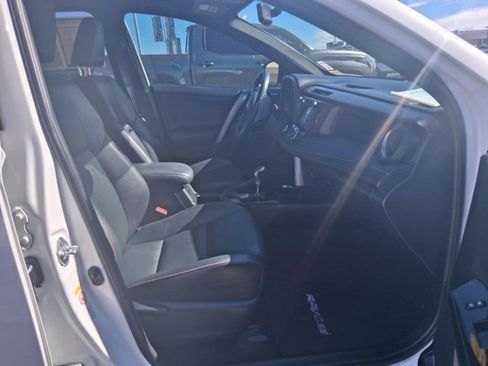 Certified 2016 Toyota RAV4 SE image 3