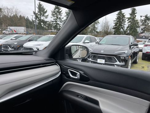 Used 2025 Jeep Compass Limited image 36