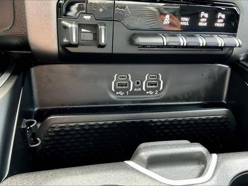 Used 2021 RAM 1500 Laramie w/ Sport Appearance Package AWD/4WD image 17