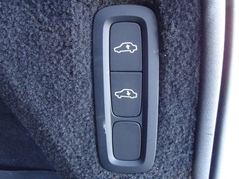 Used 2016 Volvo XC90 T6 Momentum w/ Momentum Plus Package image 40