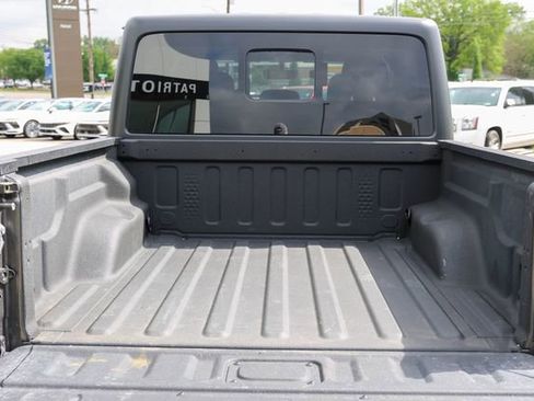 Used 2023 Jeep Gladiator Sport AWD/4WD image 9
