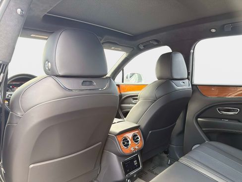 Used 2022 Bentley Bentayga AWD/4WD image 34