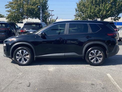 Used 2022 Nissan Rogue SV image 2