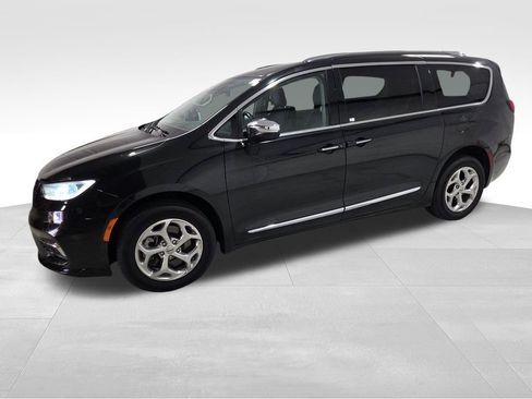 Used 2021 Chrysler Pacifica Limited AWD/4WD image 5