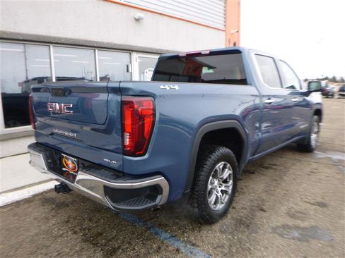 Used 2024 GMC Sierra 1500 SLT image 3